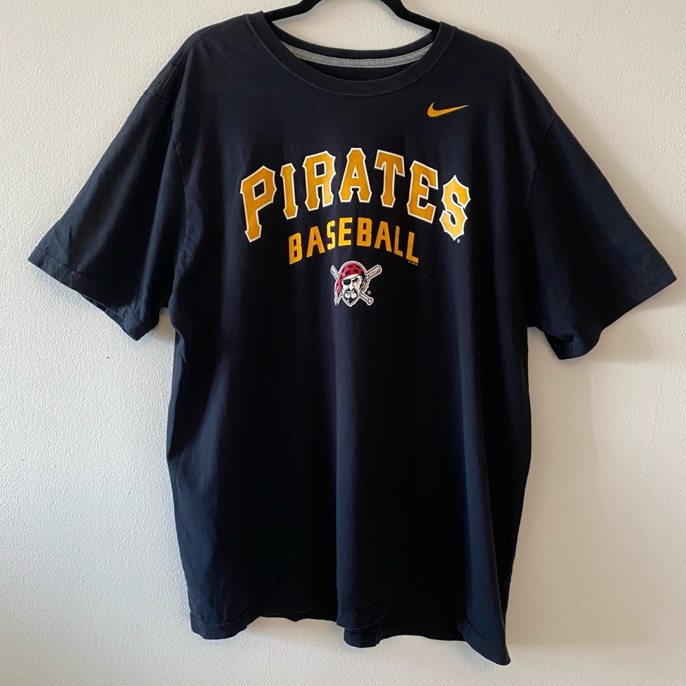 Pittsburgh Pirates black t-shirt